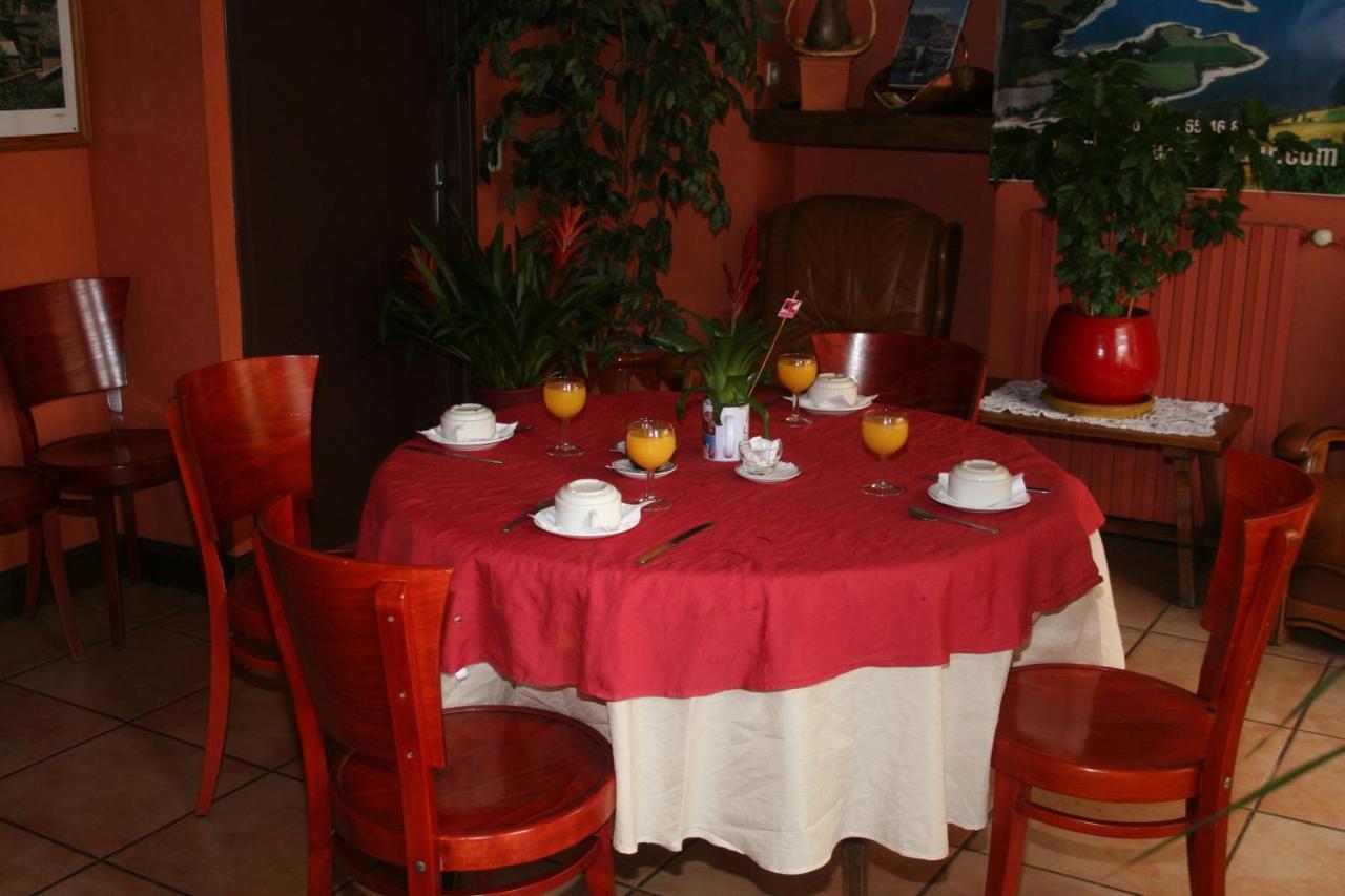 Hotel Au Bon Accueil à Arvieu Extérieur photo